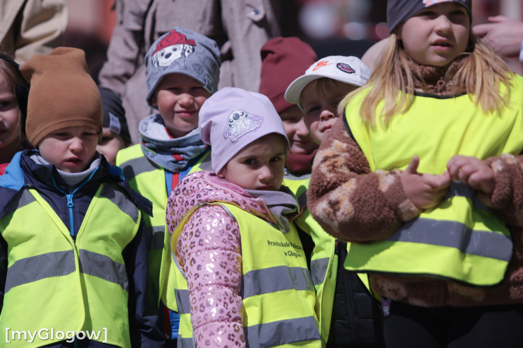 Piękny patriotyzm! Przedszkolaki z flagami