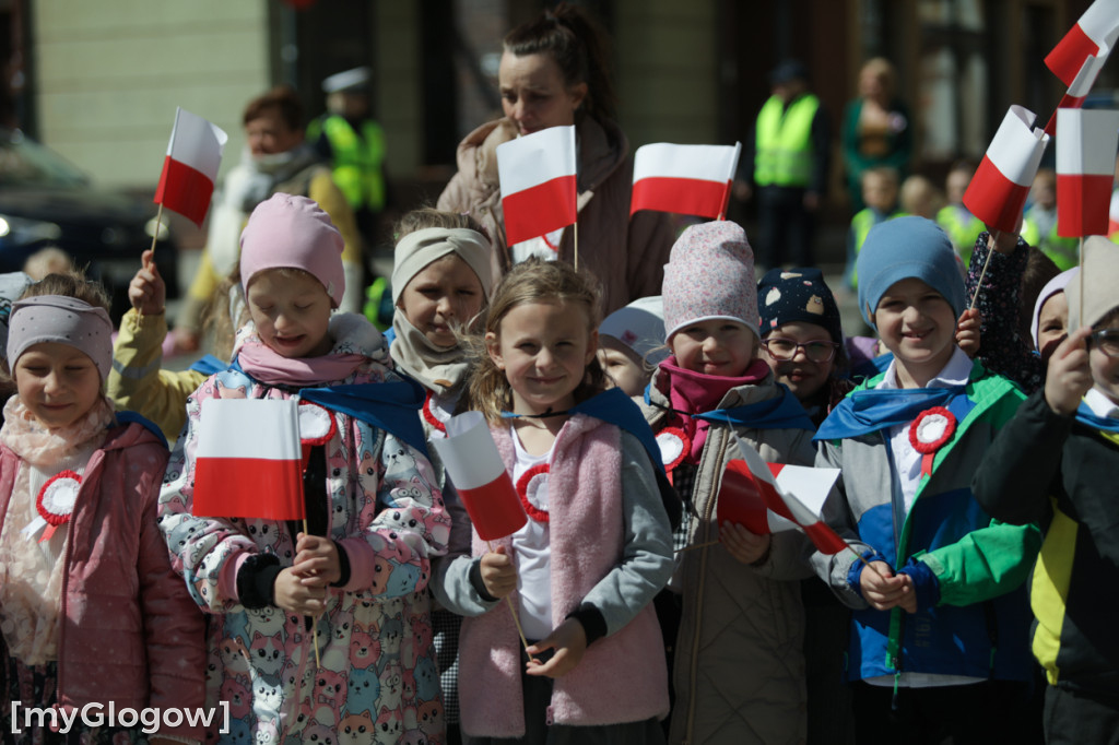 Piękny patriotyzm! Przedszkolaki z flagami