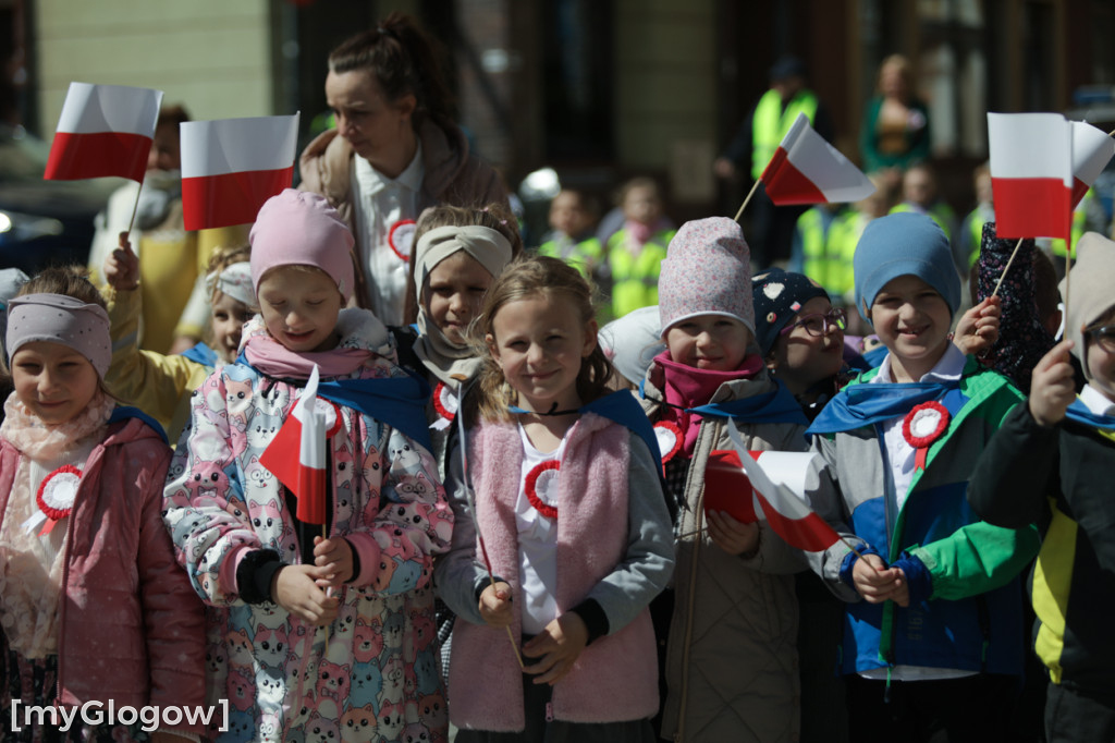 Piękny patriotyzm! Przedszkolaki z flagami