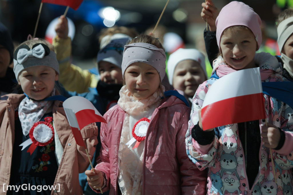 Piękny patriotyzm! Przedszkolaki z flagami
