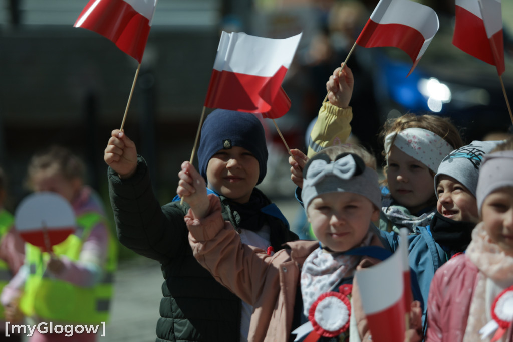 Piękny patriotyzm! Przedszkolaki z flagami
