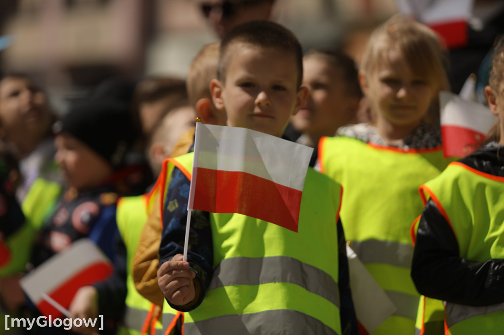 Piękny patriotyzm! Przedszkolaki z flagami