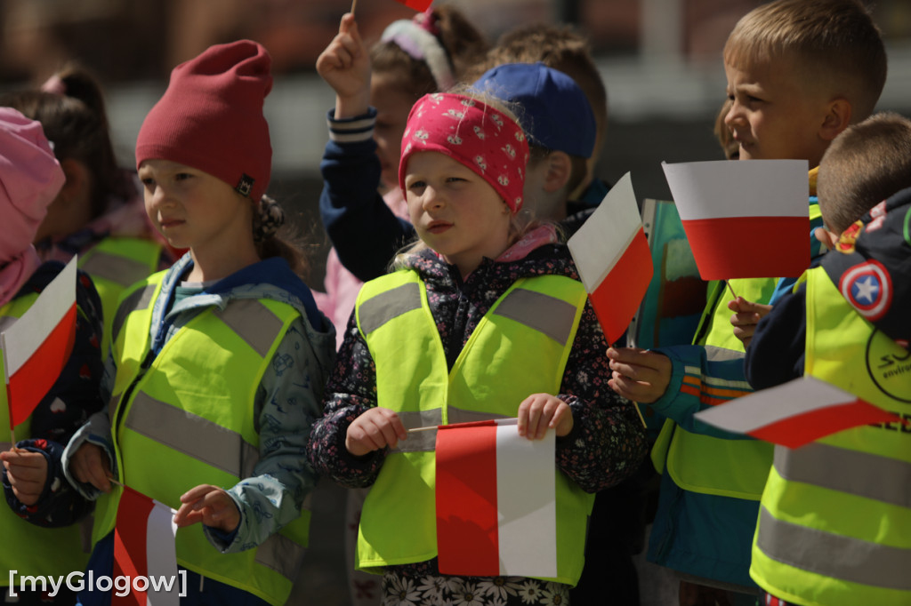 Piękny patriotyzm! Przedszkolaki z flagami