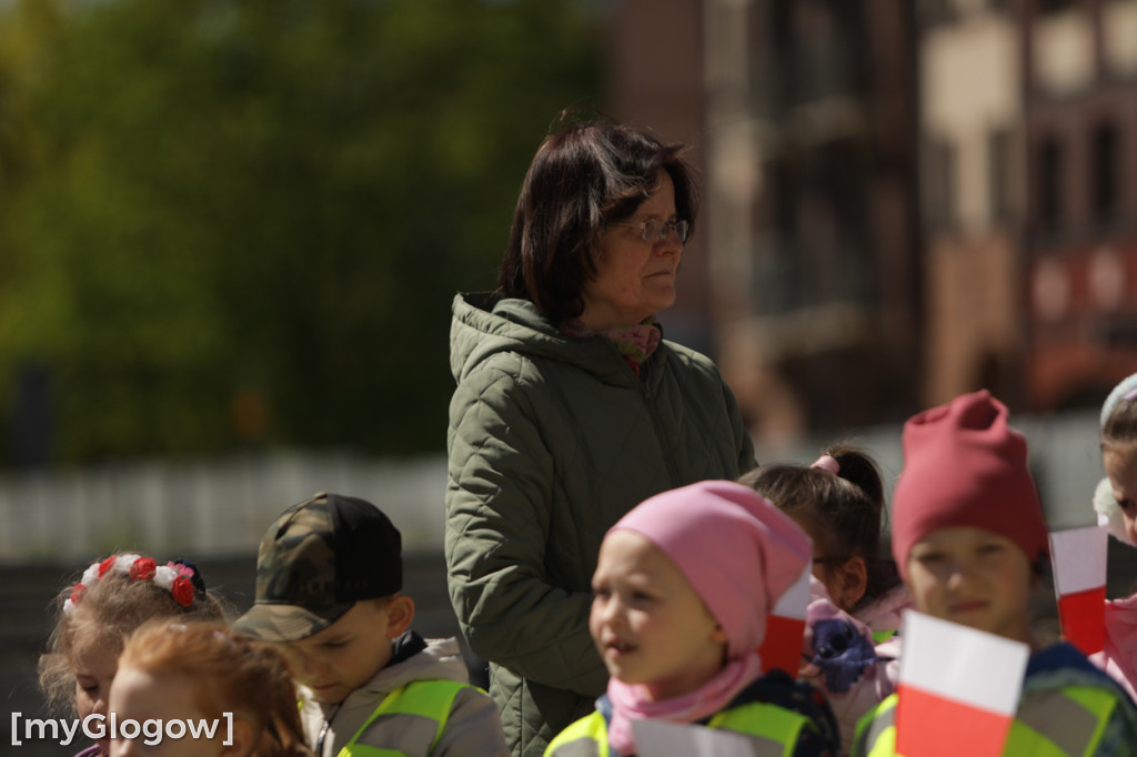 Piękny patriotyzm! Przedszkolaki z flagami