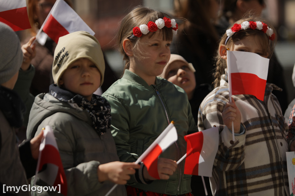 Piękny patriotyzm! Przedszkolaki z flagami
