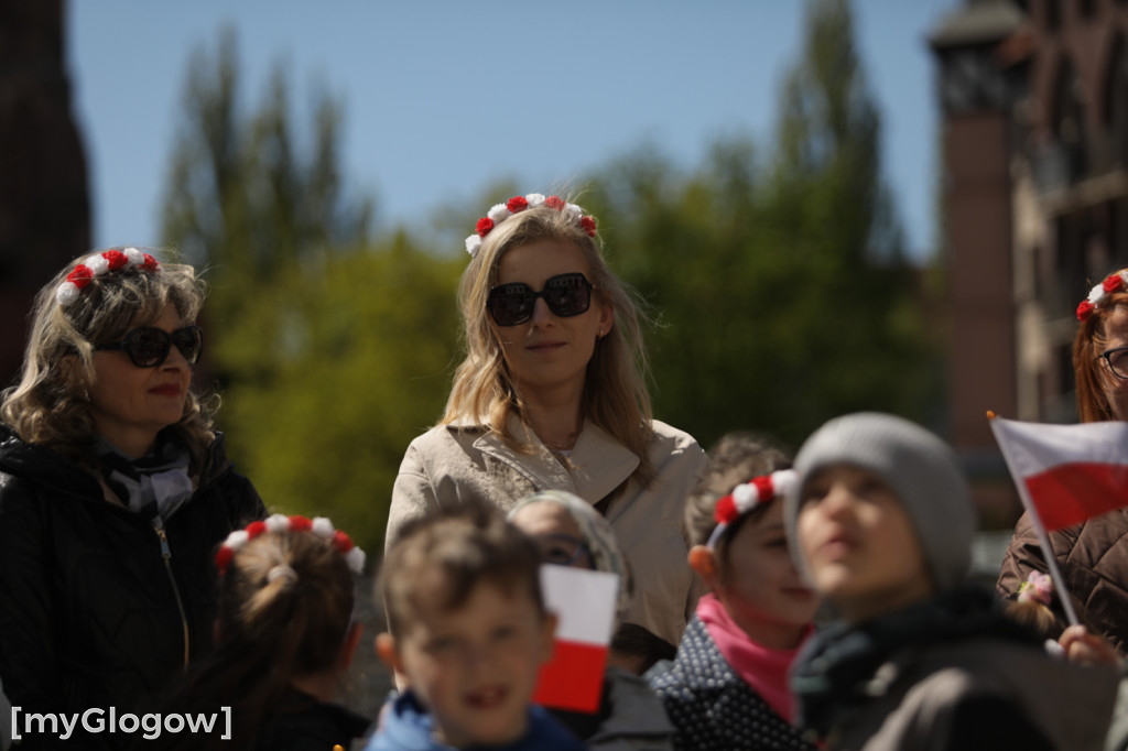 Piękny patriotyzm! Przedszkolaki z flagami