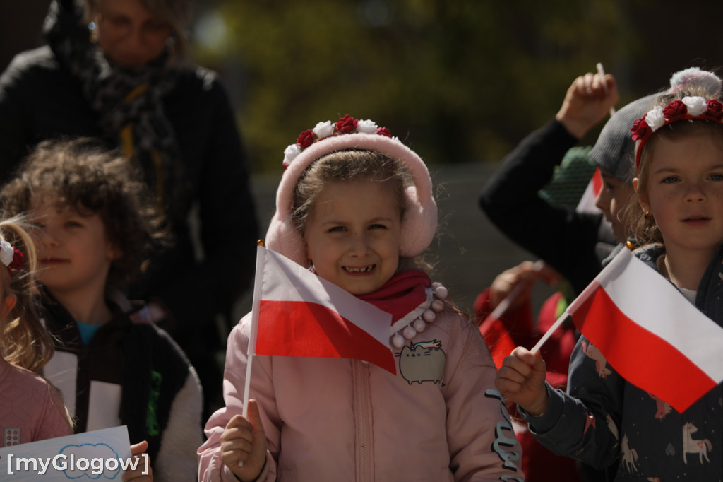 Piękny patriotyzm! Przedszkolaki z flagami