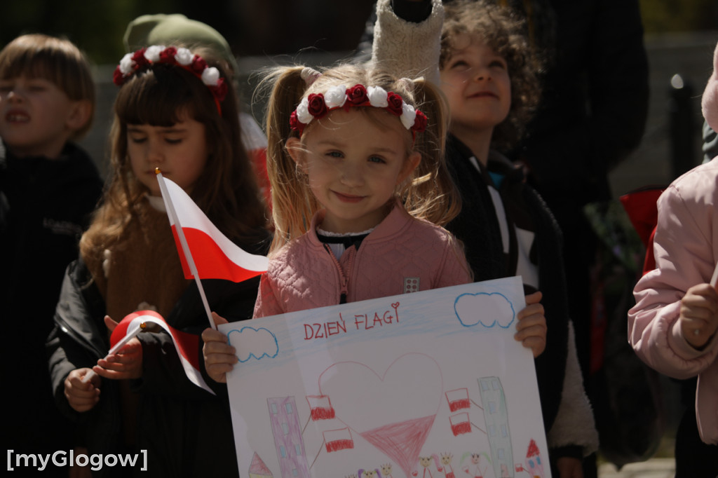 Piękny patriotyzm! Przedszkolaki z flagami