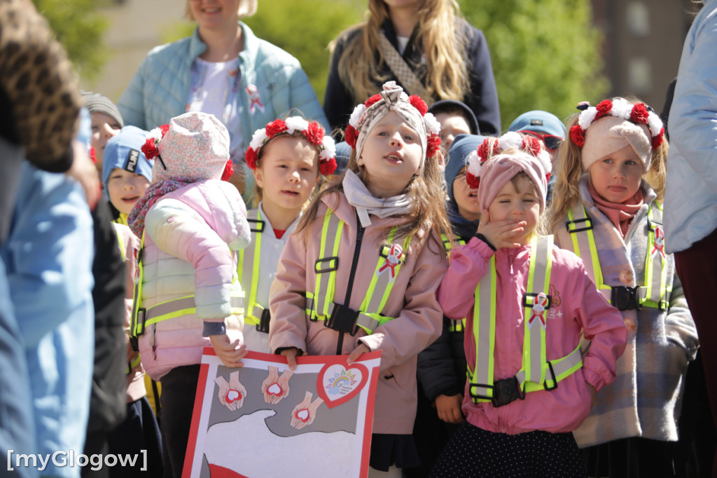 Piękny patriotyzm! Przedszkolaki z flagami
