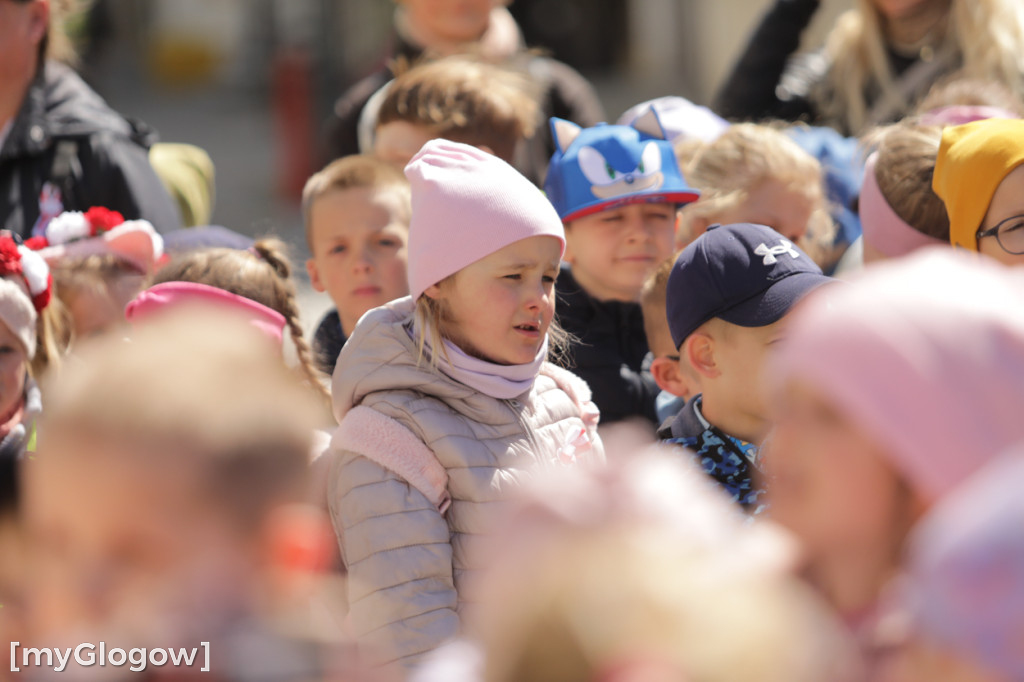 Piękny patriotyzm! Przedszkolaki z flagami