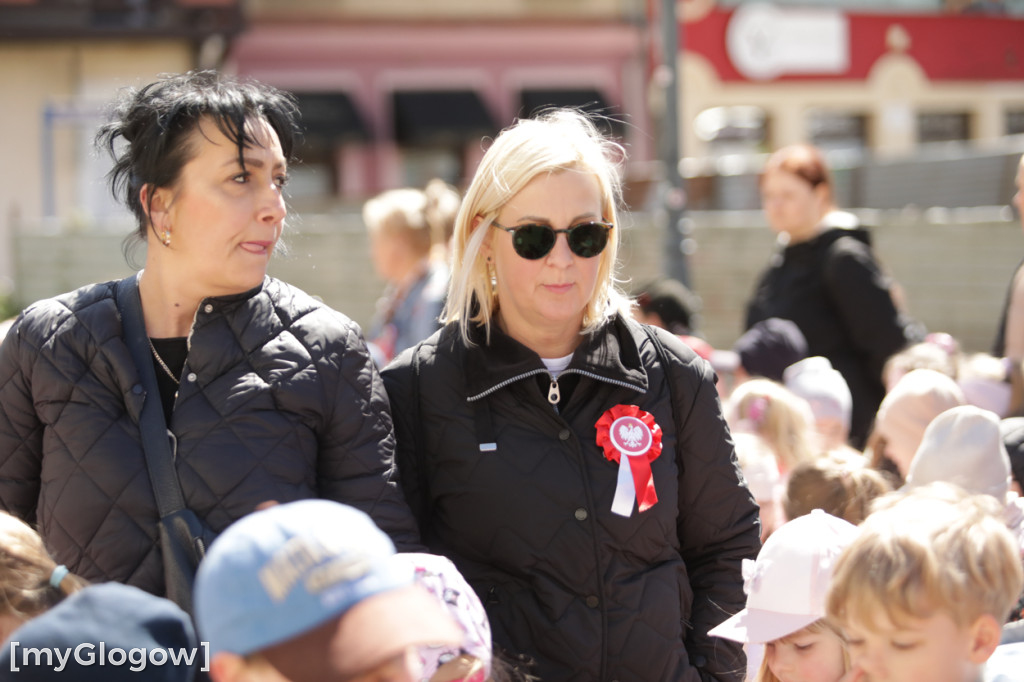 Piękny patriotyzm! Przedszkolaki z flagami