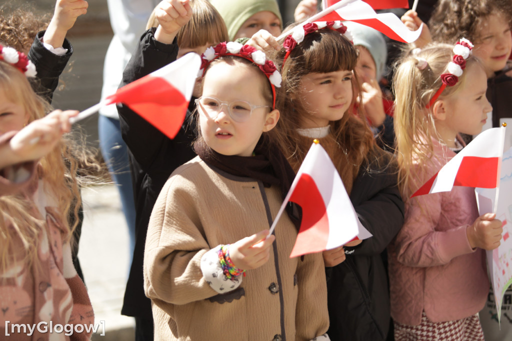 Piękny patriotyzm! Przedszkolaki z flagami
