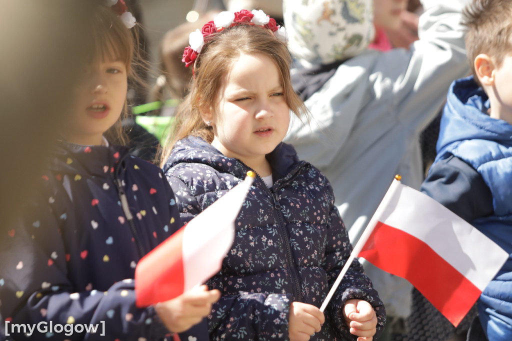 Piękny patriotyzm! Przedszkolaki z flagami