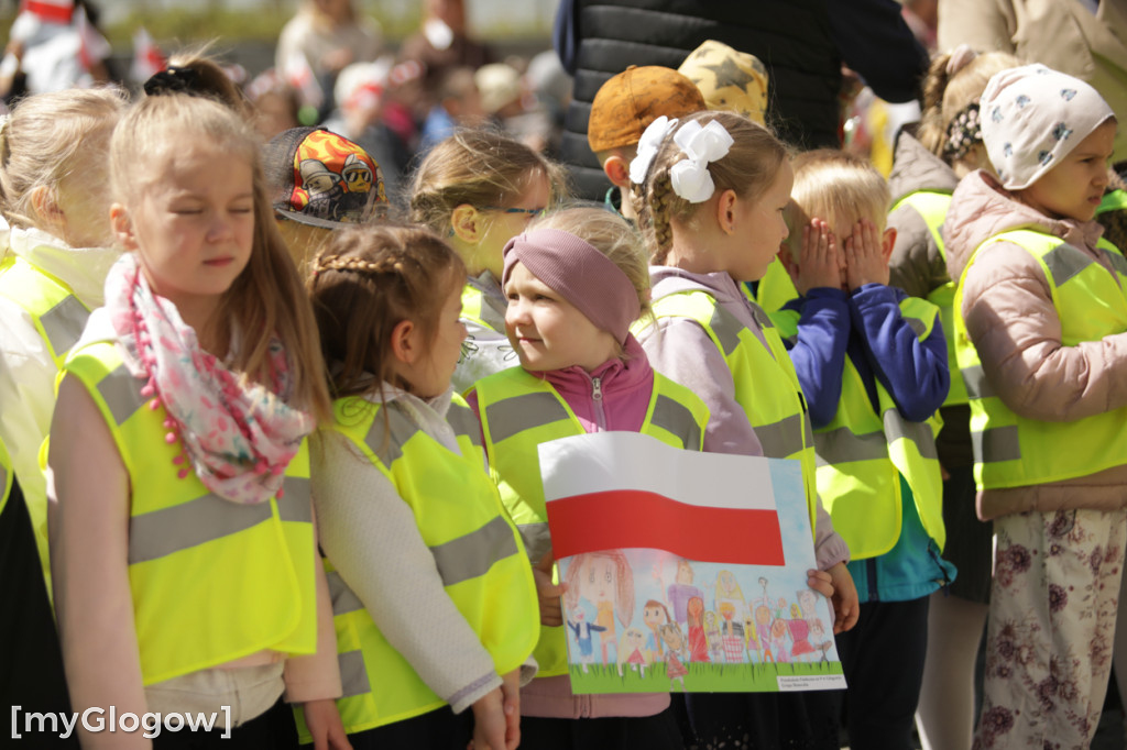 Piękny patriotyzm! Przedszkolaki z flagami