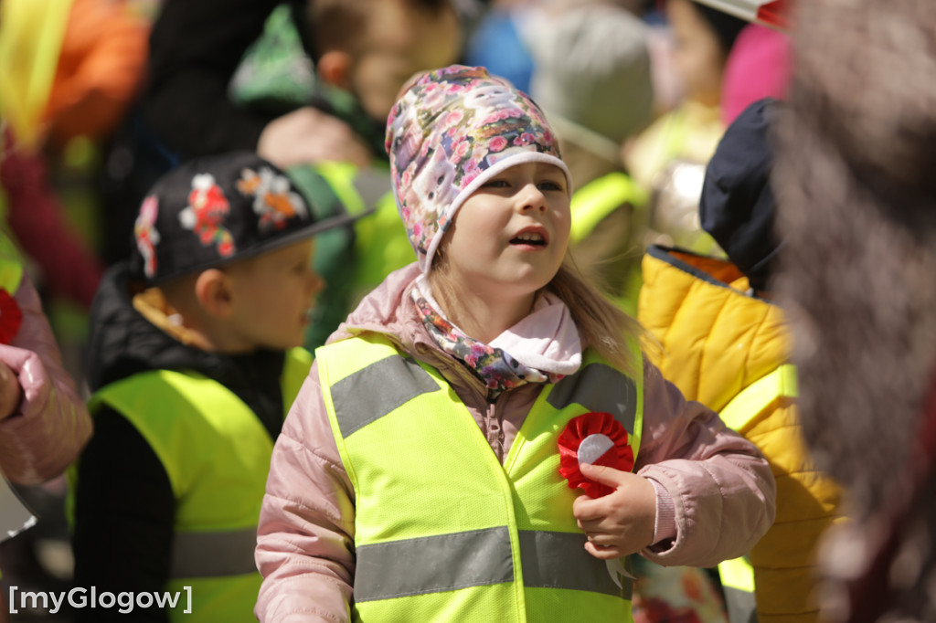 Piękny patriotyzm! Przedszkolaki z flagami