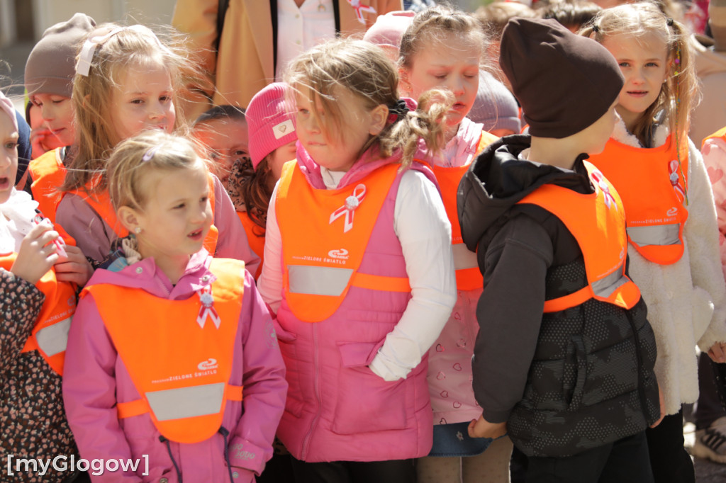 Piękny patriotyzm! Przedszkolaki z flagami