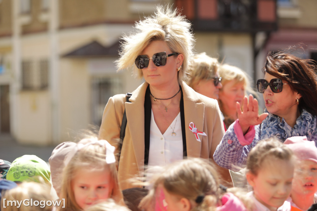 Piękny patriotyzm! Przedszkolaki z flagami