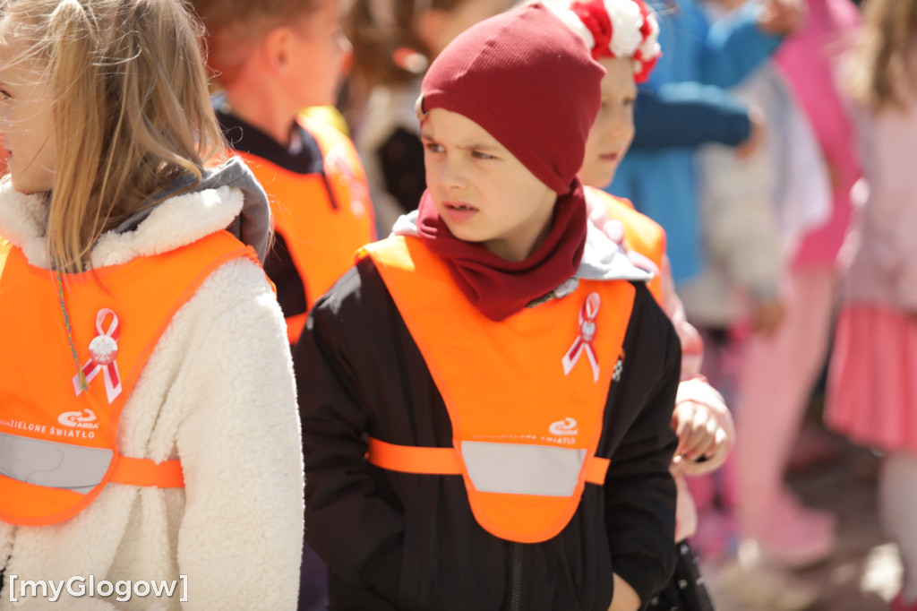 Piękny patriotyzm! Przedszkolaki z flagami