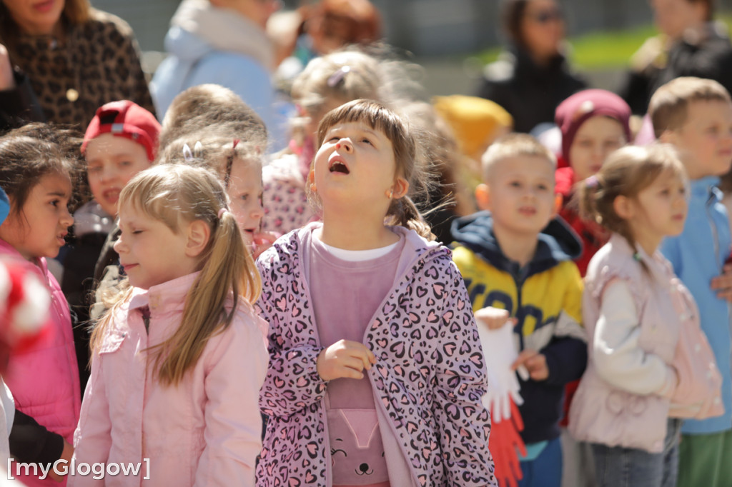 Piękny patriotyzm! Przedszkolaki z flagami