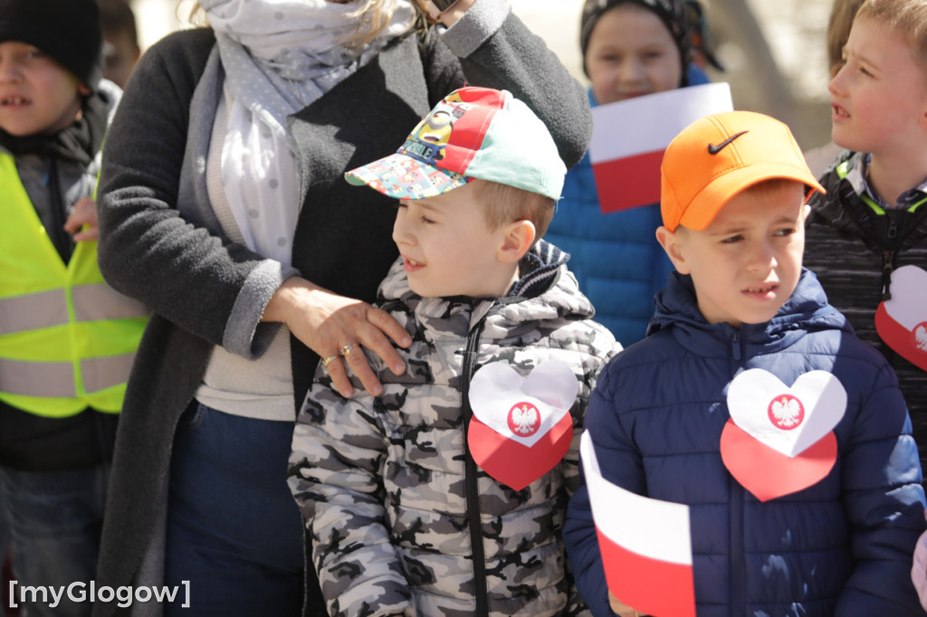 Piękny patriotyzm! Przedszkolaki z flagami