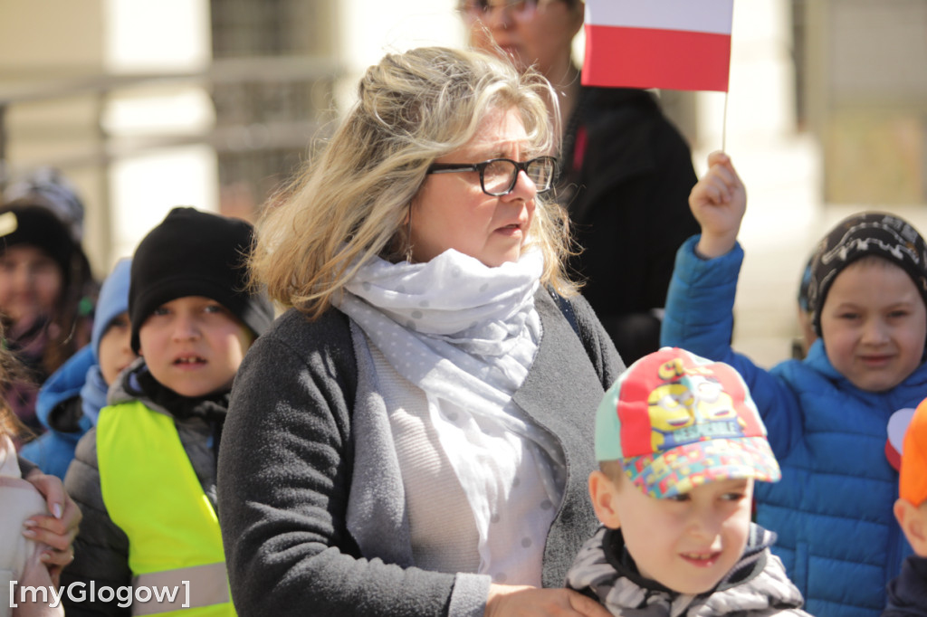 Piękny patriotyzm! Przedszkolaki z flagami