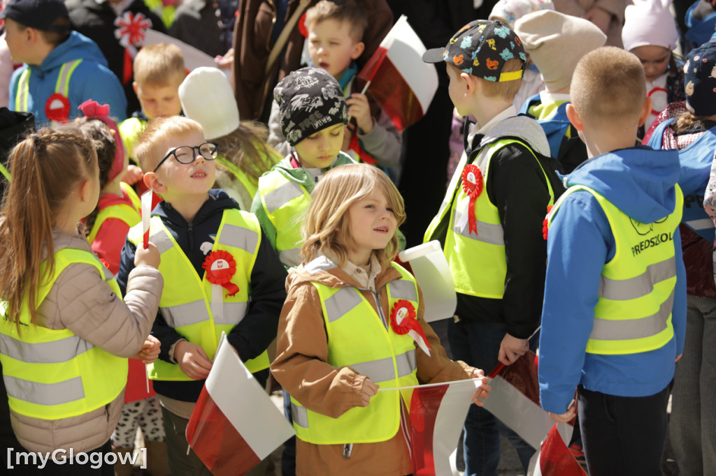 Piękny patriotyzm! Przedszkolaki z flagami