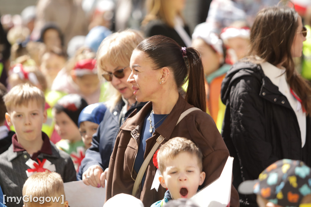 Piękny patriotyzm! Przedszkolaki z flagami