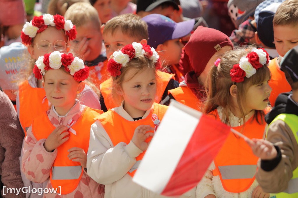Piękny patriotyzm! Przedszkolaki z flagami