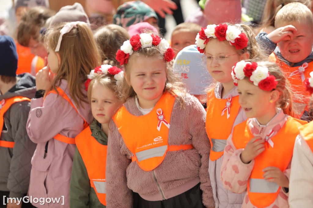 Piękny patriotyzm! Przedszkolaki z flagami
