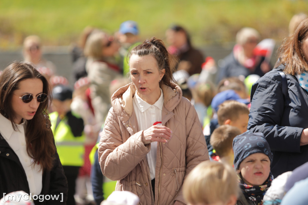 Piękny patriotyzm! Przedszkolaki z flagami