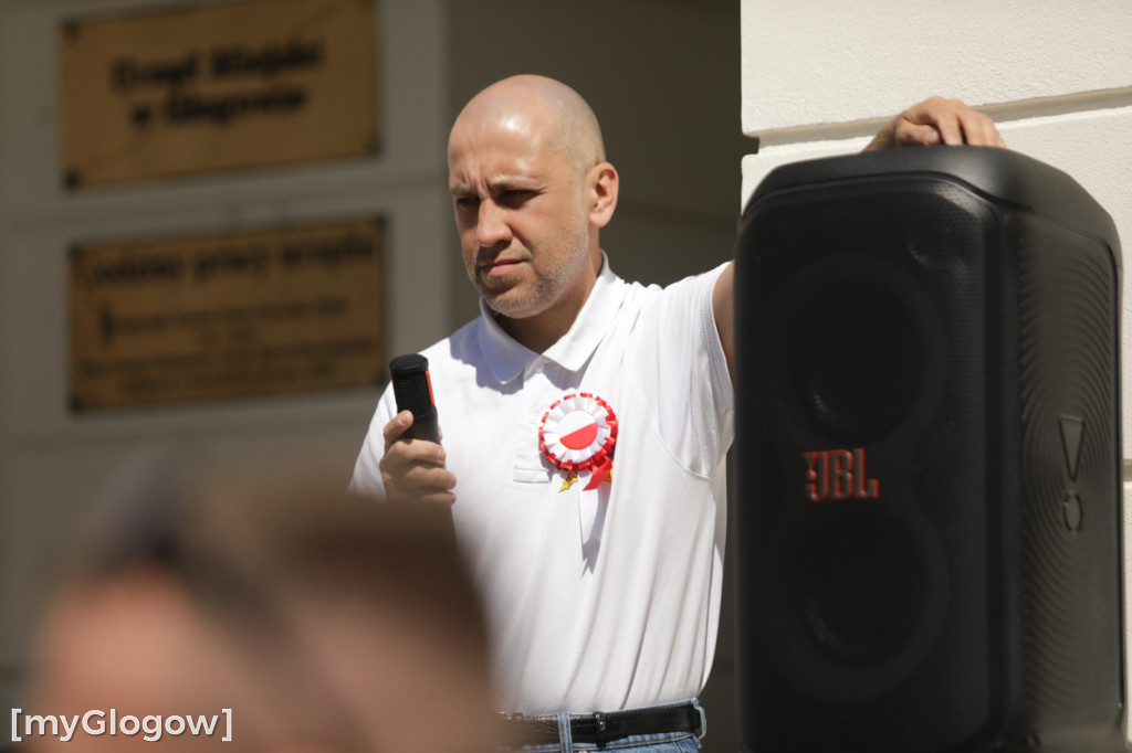 Piękny patriotyzm! Przedszkolaki z flagami