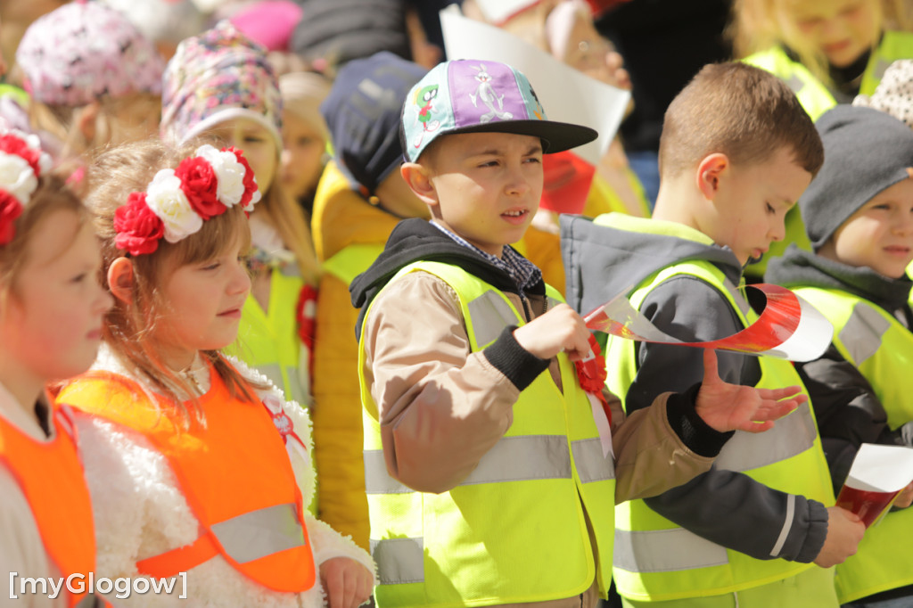 Piękny patriotyzm! Przedszkolaki z flagami