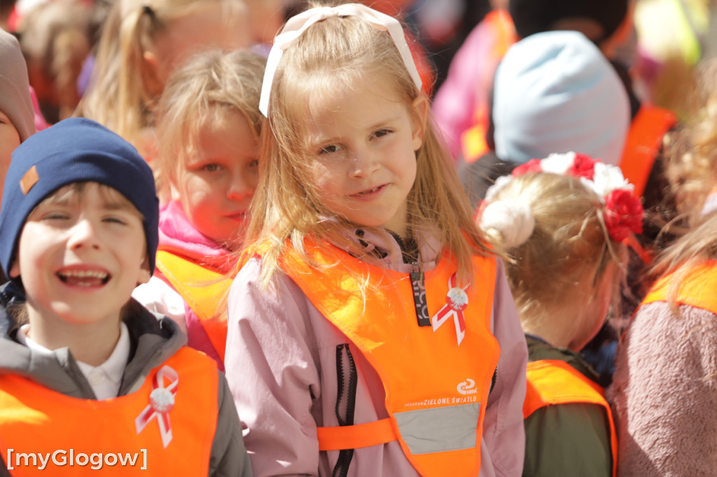 Piękny patriotyzm! Przedszkolaki z flagami