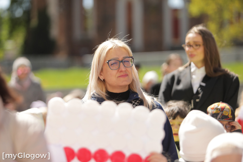 Piękny patriotyzm! Przedszkolaki z flagami