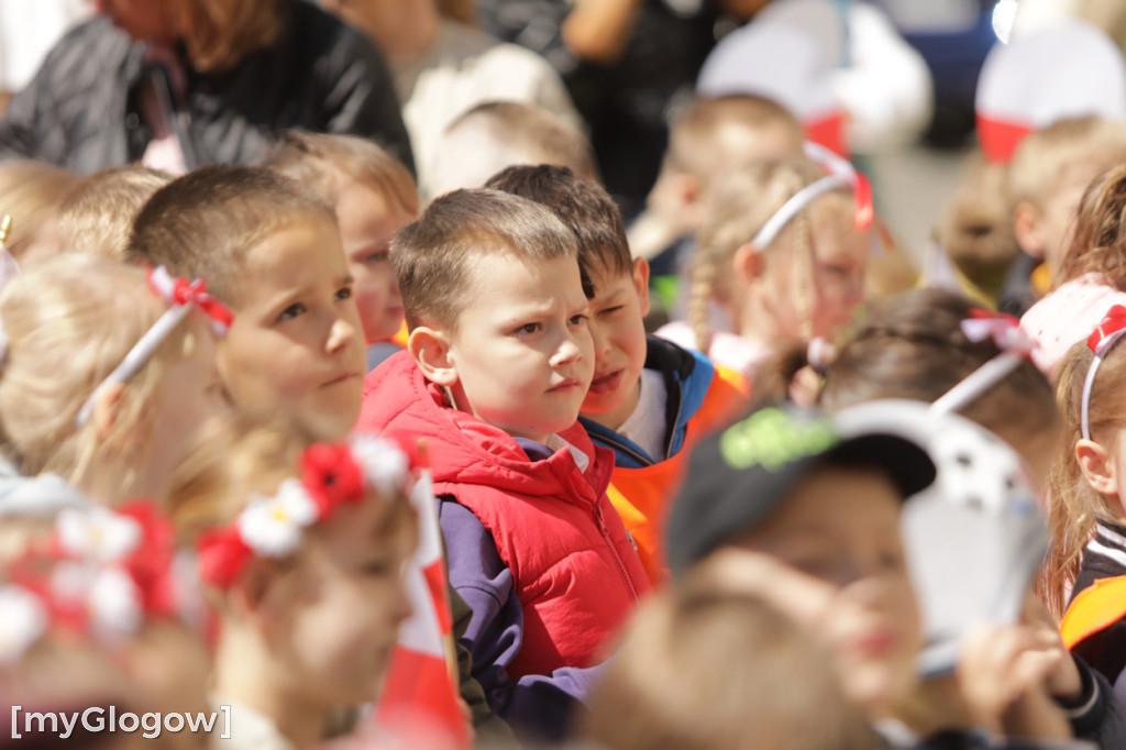 Piękny patriotyzm! Przedszkolaki z flagami