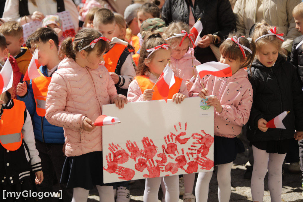 Piękny patriotyzm! Przedszkolaki z flagami