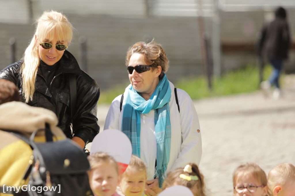 Piękny patriotyzm! Przedszkolaki z flagami