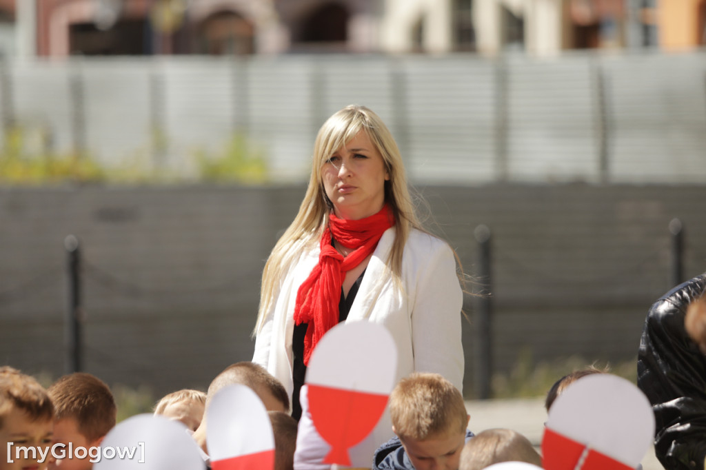 Piękny patriotyzm! Przedszkolaki z flagami