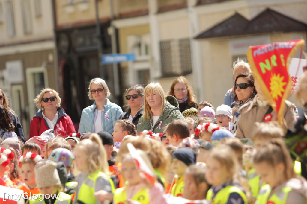 Piękny patriotyzm! Przedszkolaki z flagami