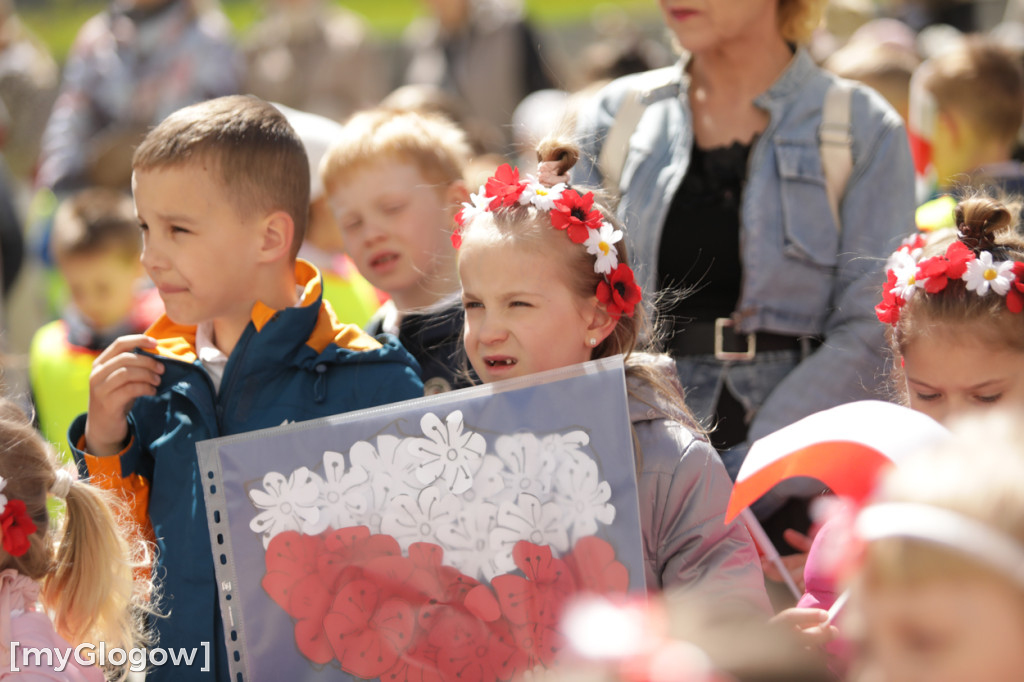 Piękny patriotyzm! Przedszkolaki z flagami