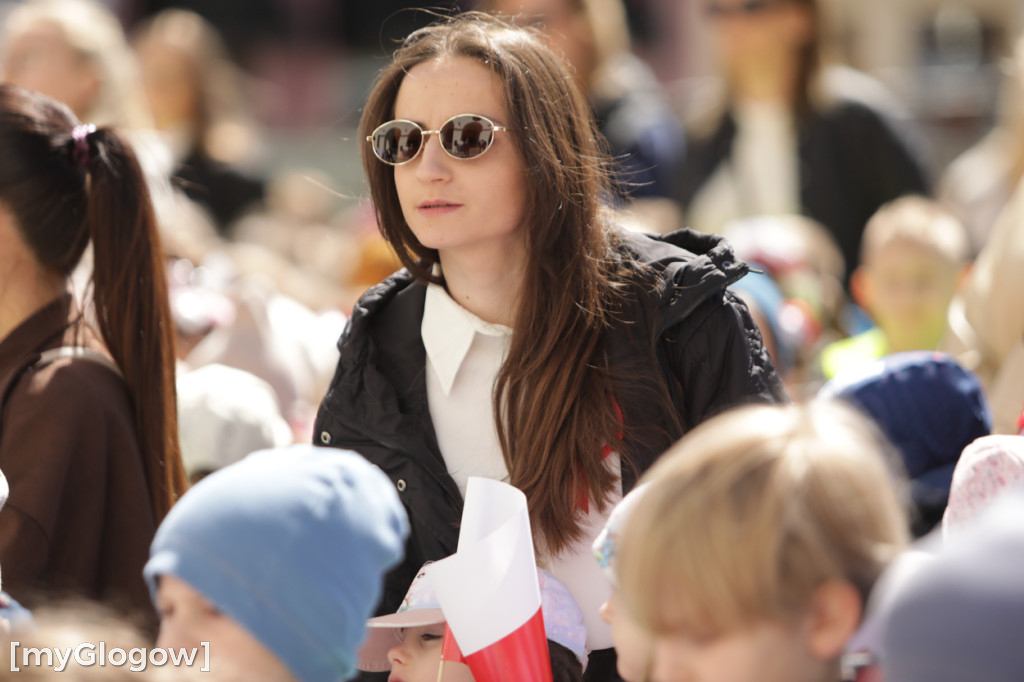 Piękny patriotyzm! Przedszkolaki z flagami