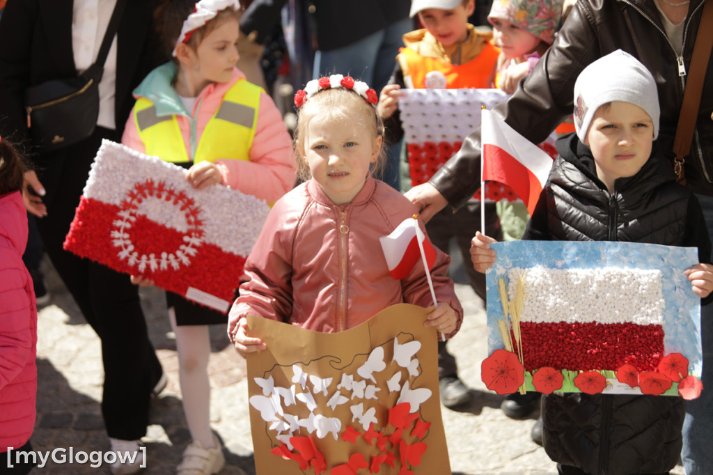 Piękny patriotyzm! Przedszkolaki z flagami