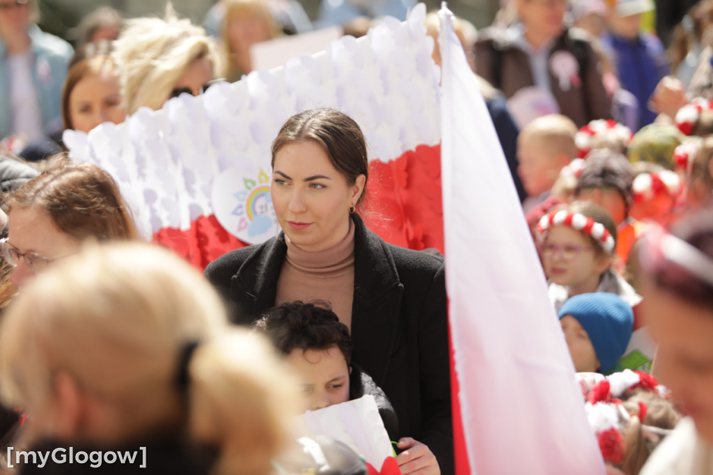 Piękny patriotyzm! Przedszkolaki z flagami