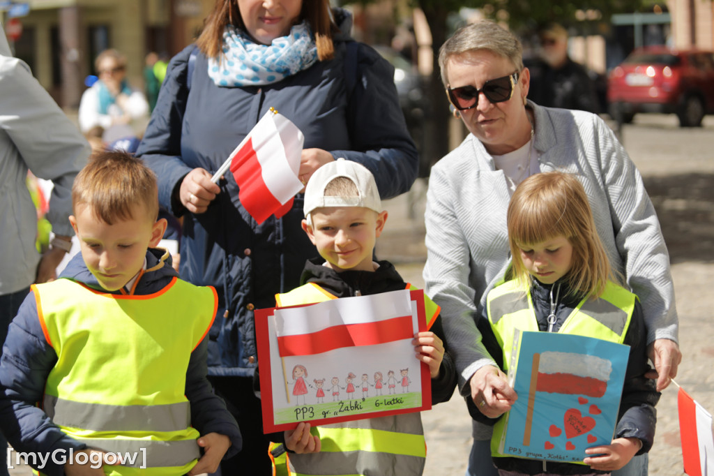Piękny patriotyzm! Przedszkolaki z flagami