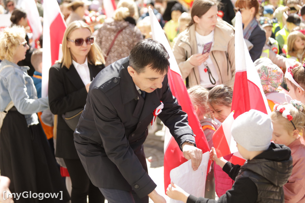 Piękny patriotyzm! Przedszkolaki z flagami