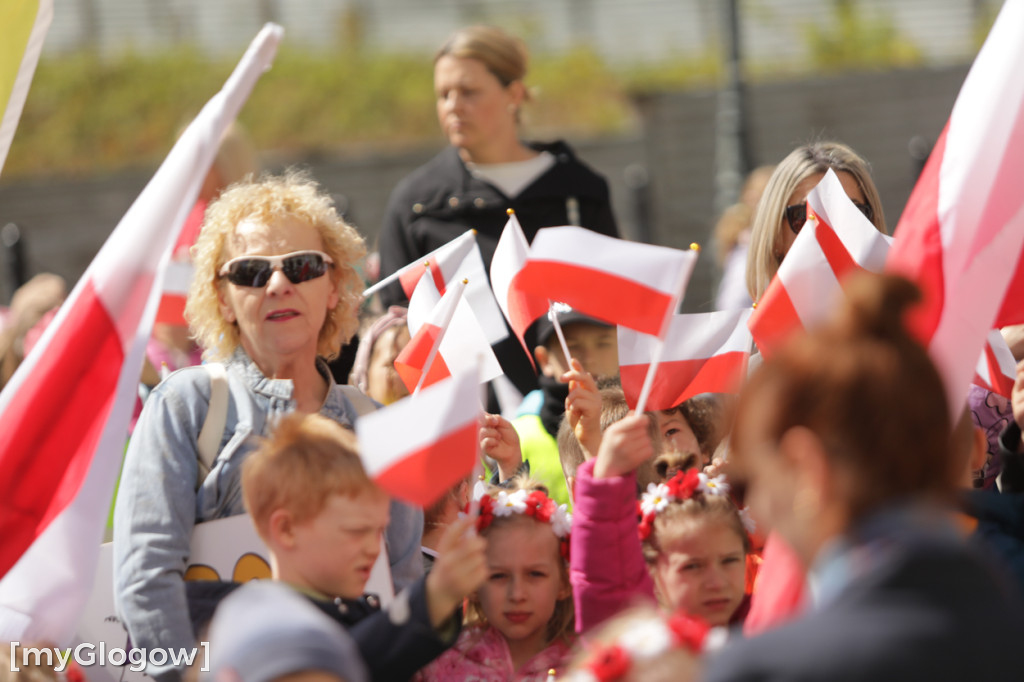 Piękny patriotyzm! Przedszkolaki z flagami