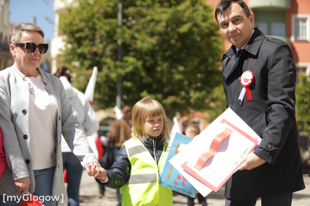 Piękny patriotyzm! Przedszkolaki z flagami