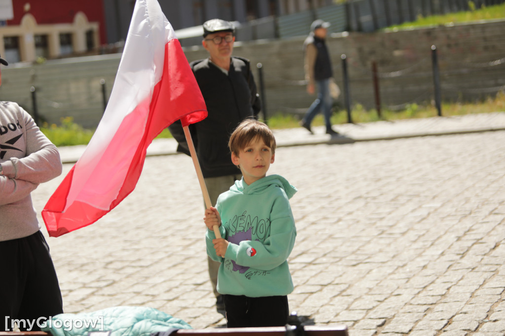 Piękny patriotyzm! Przedszkolaki z flagami