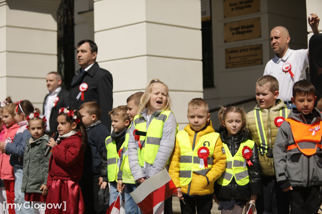 Piękny patriotyzm! Przedszkolaki z flagami