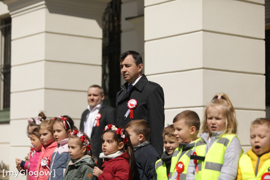 Piękny patriotyzm! Przedszkolaki z flagami